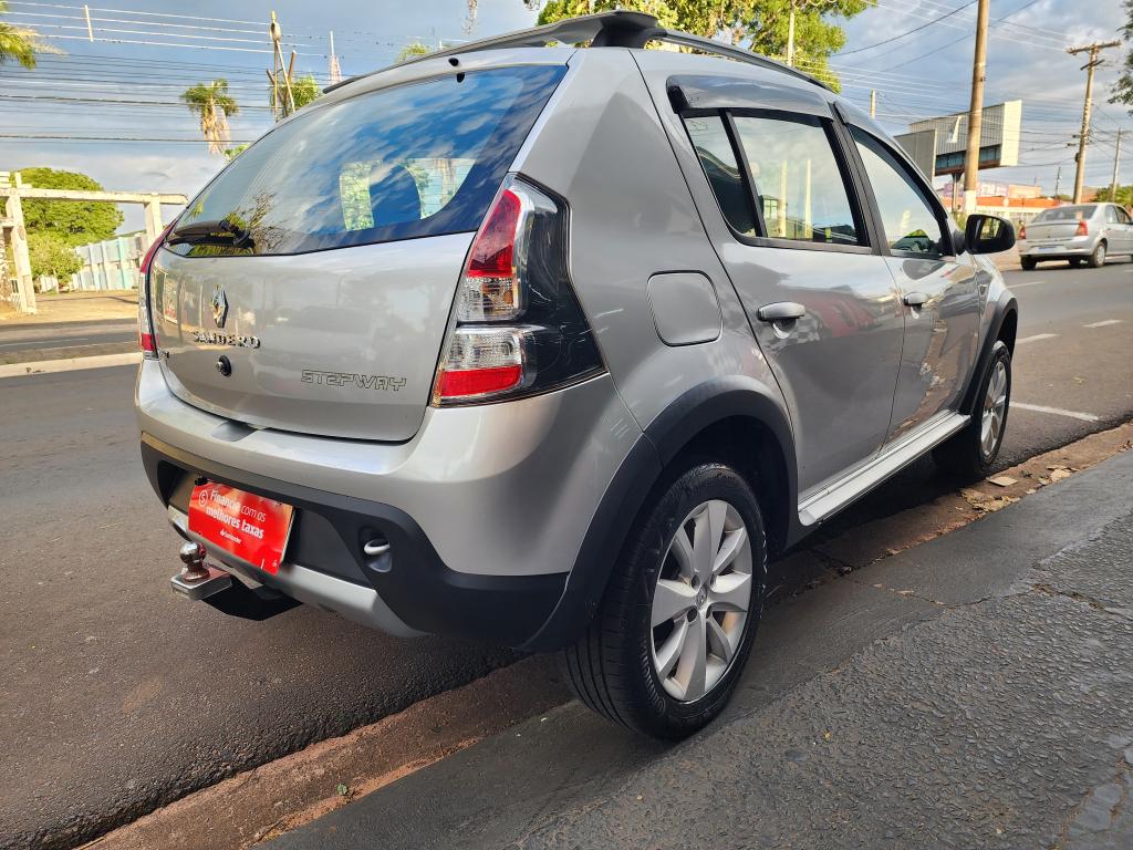 RENAULT Sandero - Foto