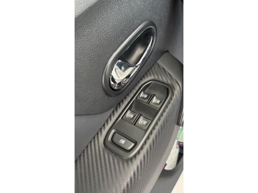 RENAULT Sandero - Foto