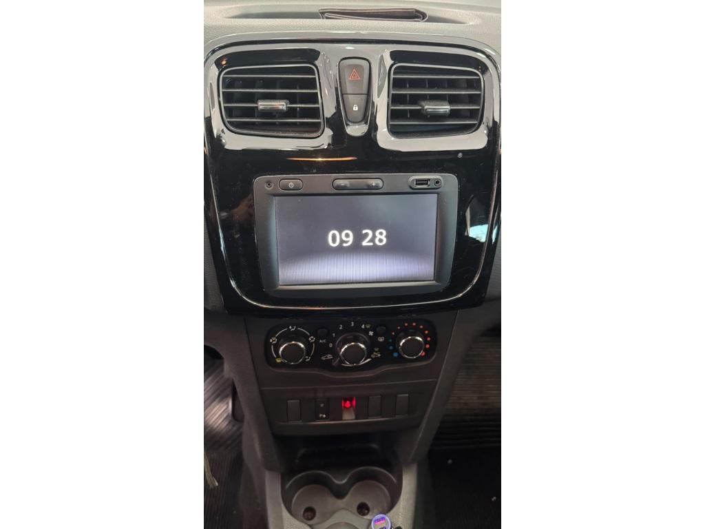 RENAULT Sandero - Foto