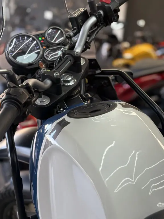 ROYAL ENFIELD Hymalayan 400 - Foto