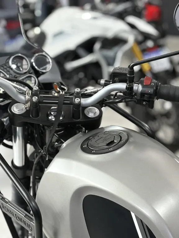 ROYAL ENFIELD Hymalayan 400 - Foto