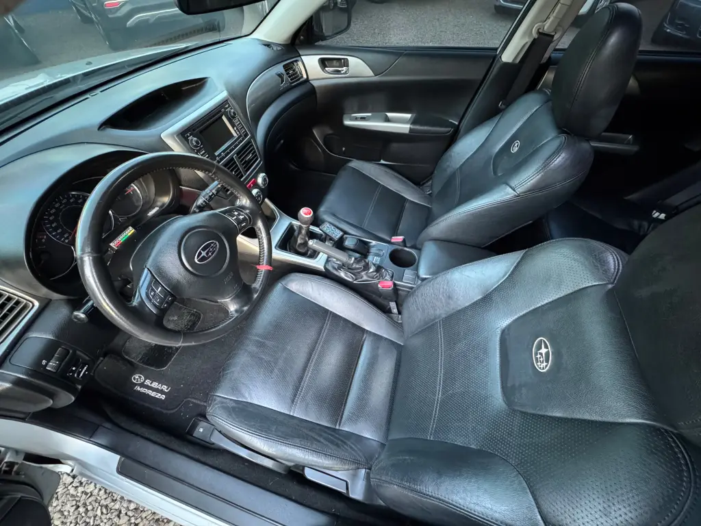 SUBARU Impreza Hatch - Foto