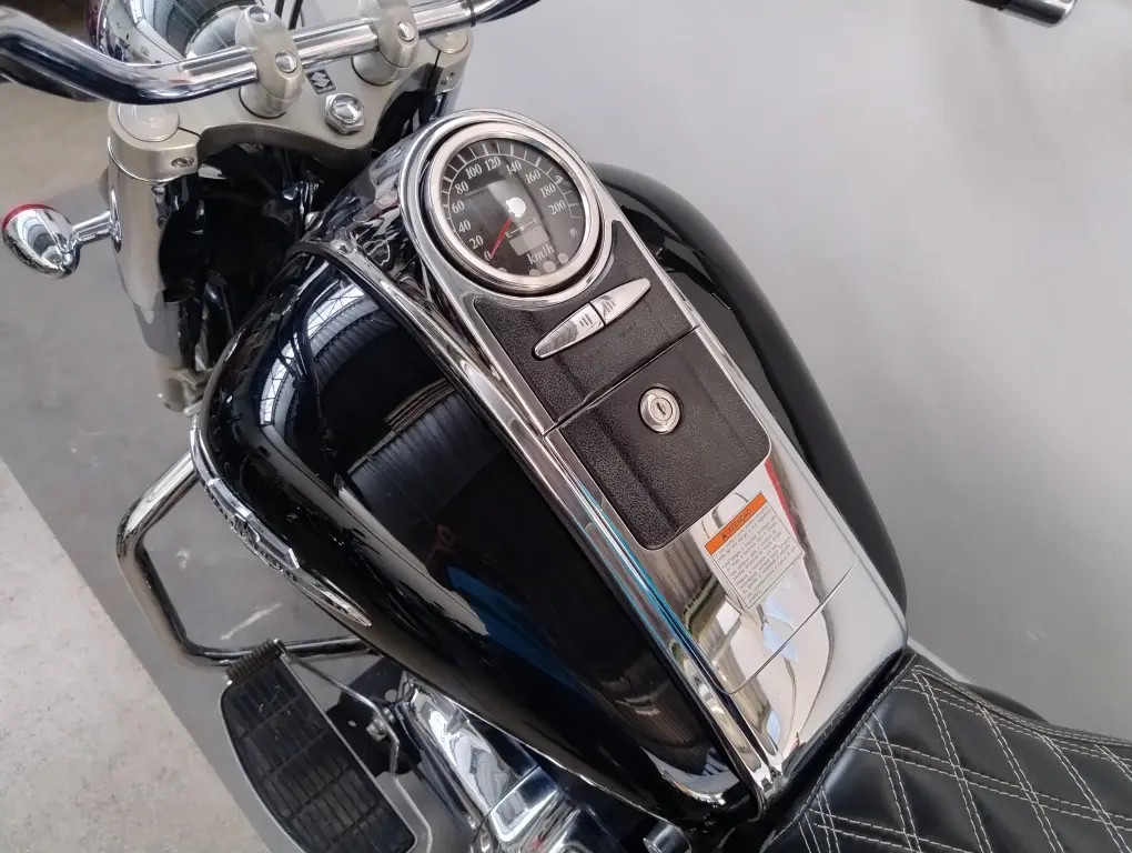 SUZUKI Boulevard C 1500 - Foto