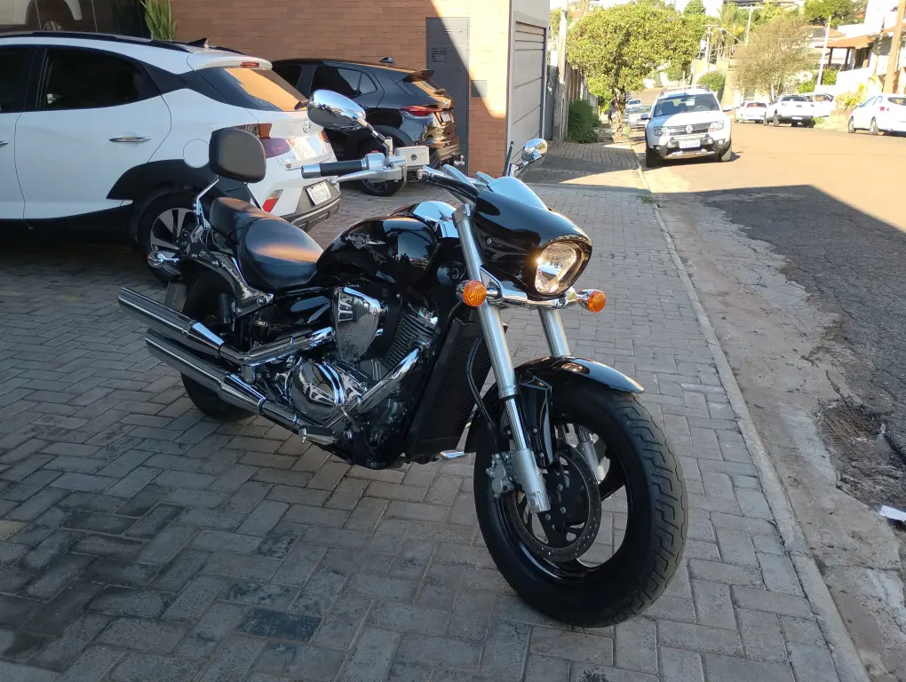 SUZUKI Boulevard M 800
