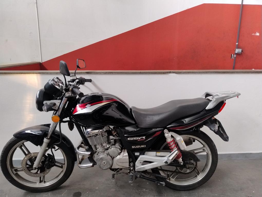 SUZUKI GSR 125