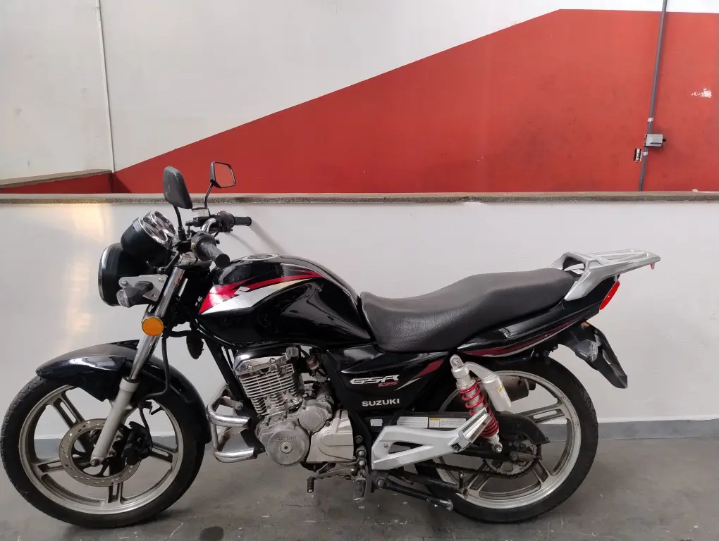 SUZUKI GSR 125