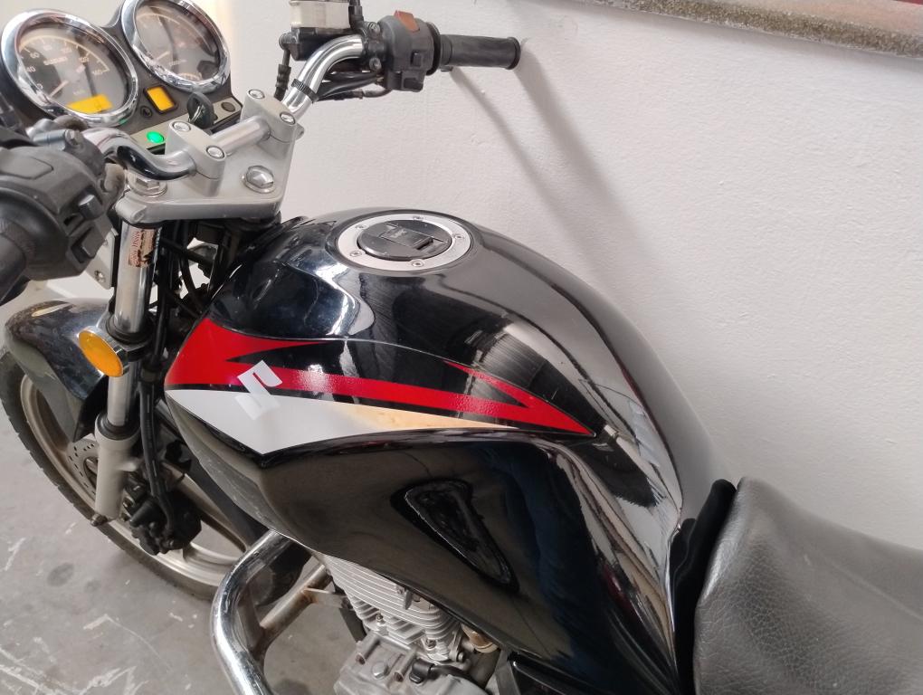 SUZUKI GSR 125 - Foto