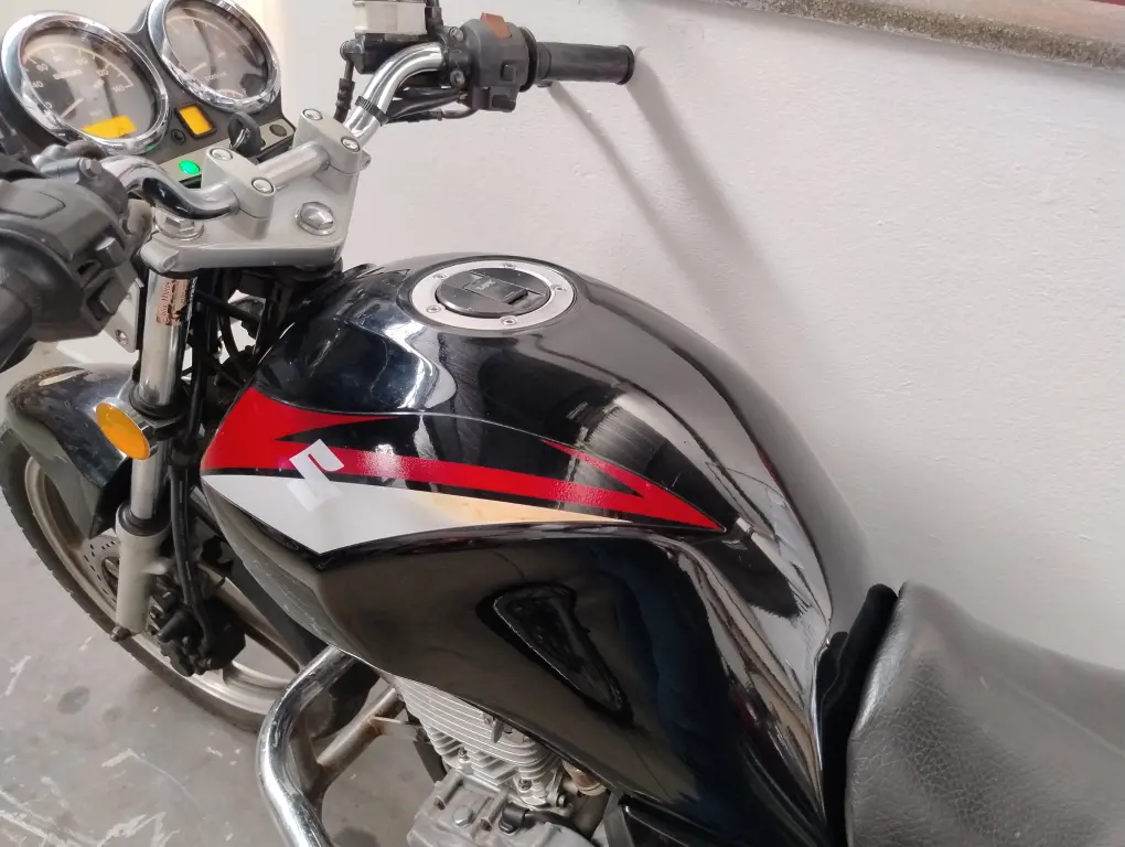 SUZUKI GSR 125 - Foto