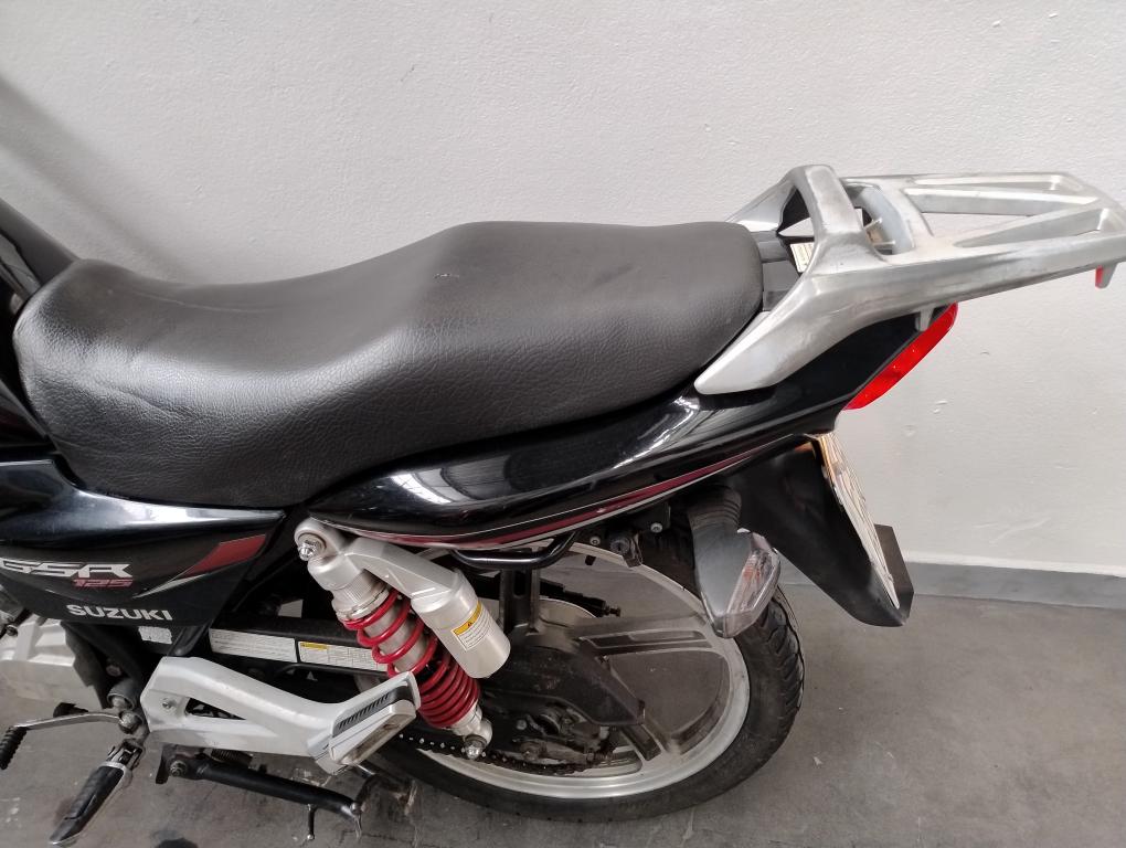 SUZUKI GSR 125 - Foto