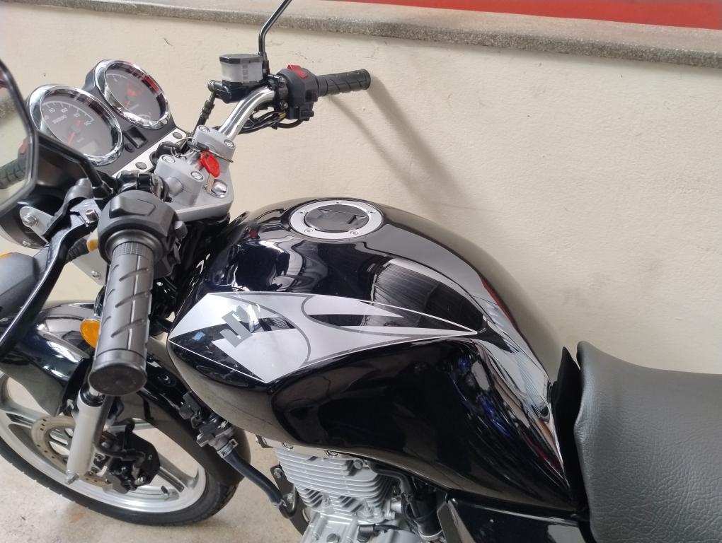 SUZUKI GSR 150 - Foto