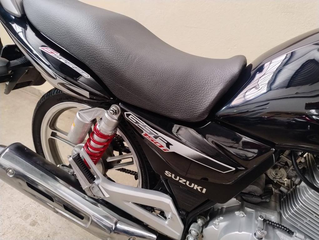 SUZUKI GSR 150 - Foto