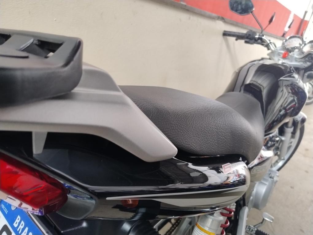 SUZUKI GSR 150 - Foto