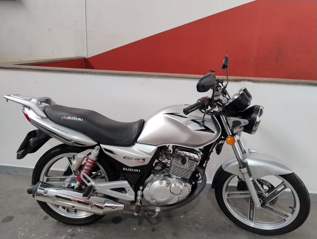SUZUKI GSR 150 - Foto