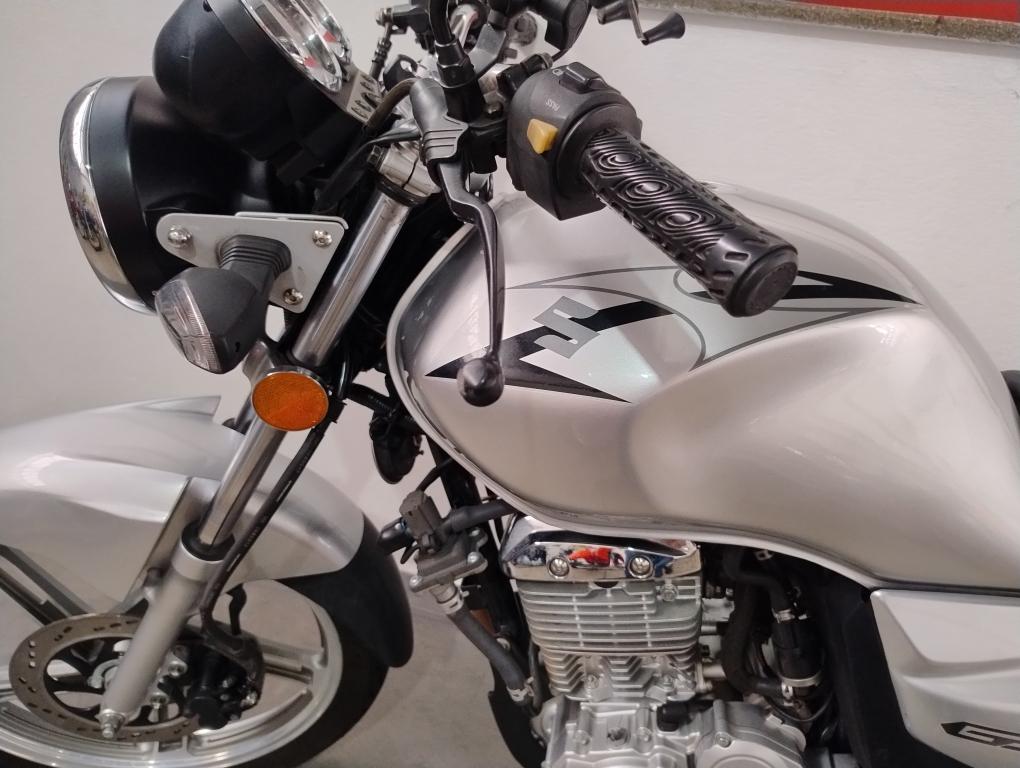 SUZUKI GSR 150 - Foto