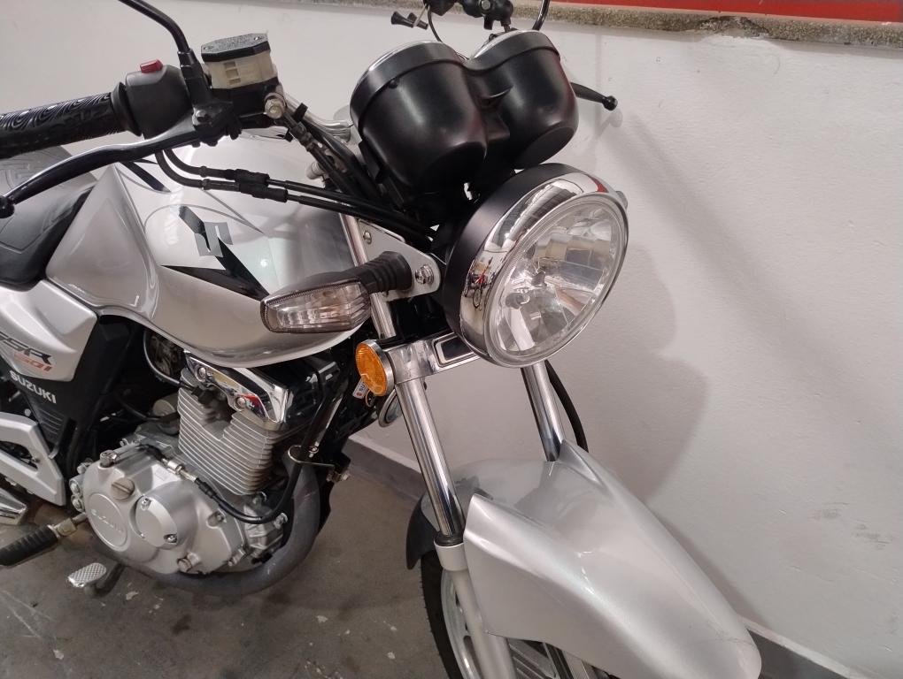 SUZUKI GSR 150 - Foto