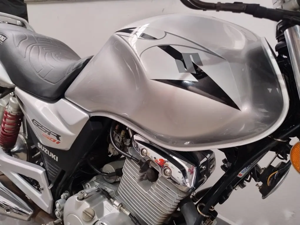 SUZUKI GSR 150 - Foto