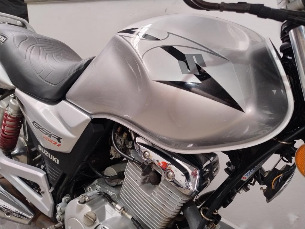 SUZUKI GSR 150 - Foto
