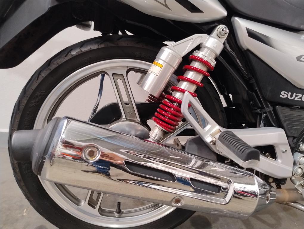 SUZUKI GSR 150 - Foto