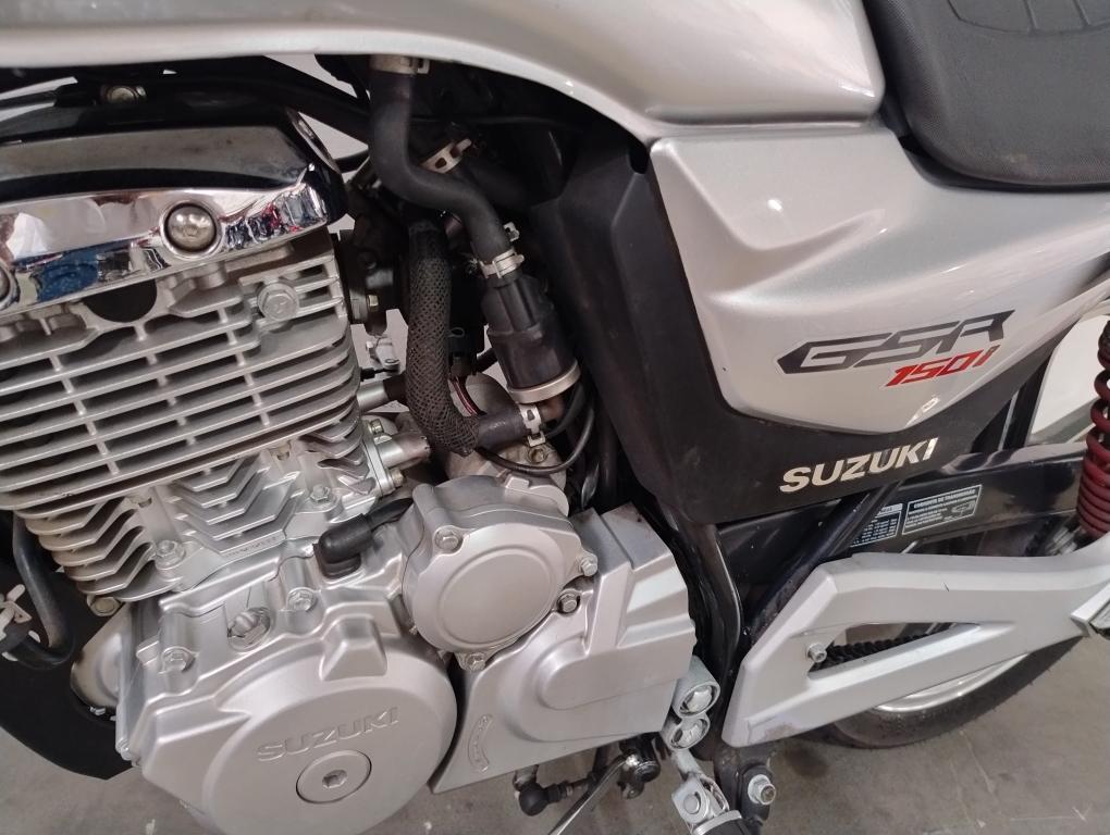 SUZUKI GSR 150 - Foto
