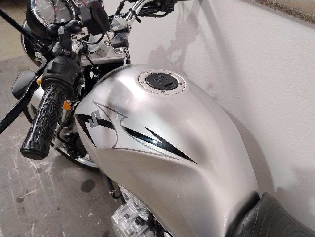 SUZUKI GSR 150 - Foto