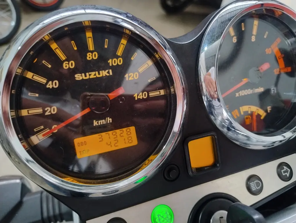 SUZUKI GSR 150 - Foto