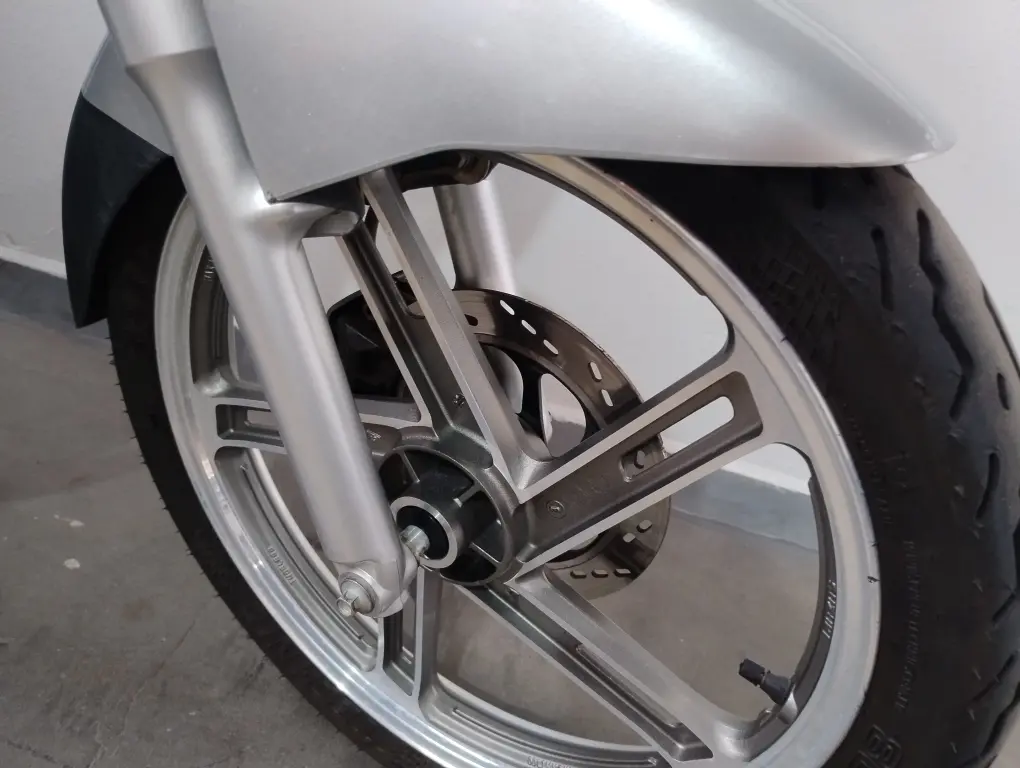 SUZUKI GSR 150 - Foto