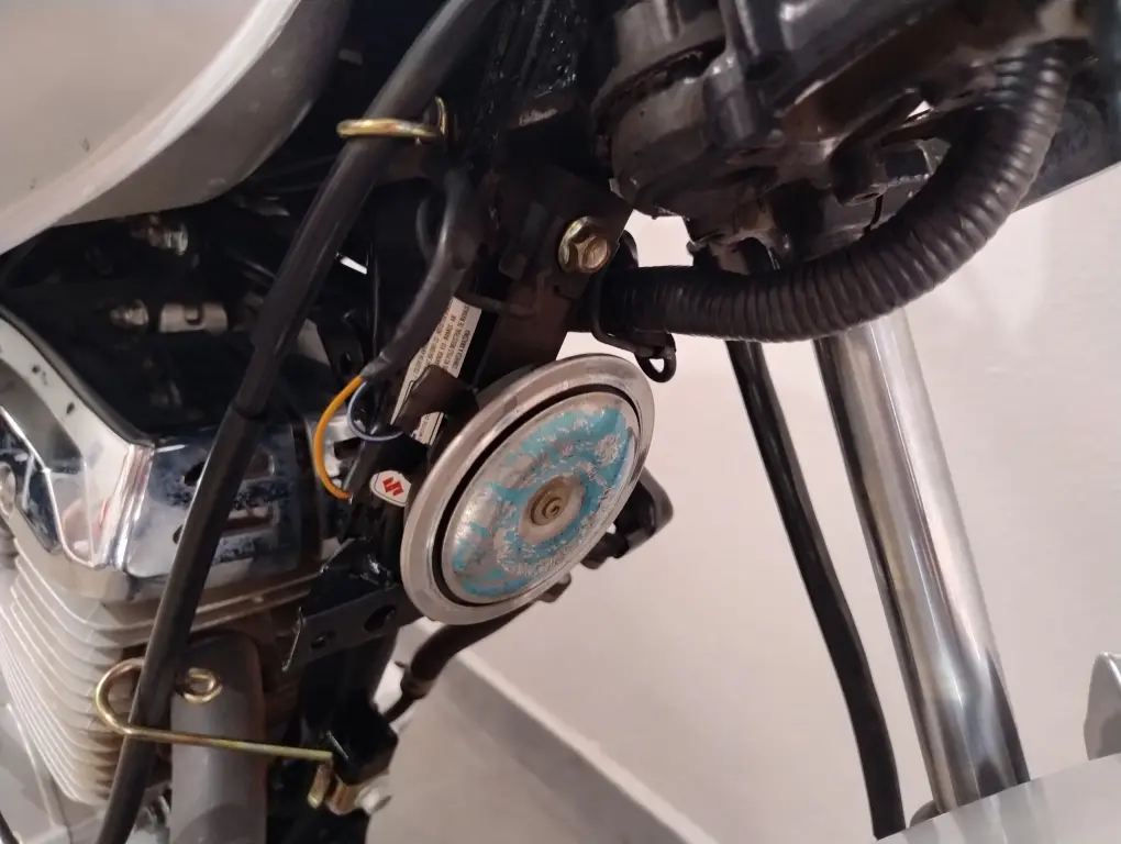SUZUKI GSR 150 - Foto