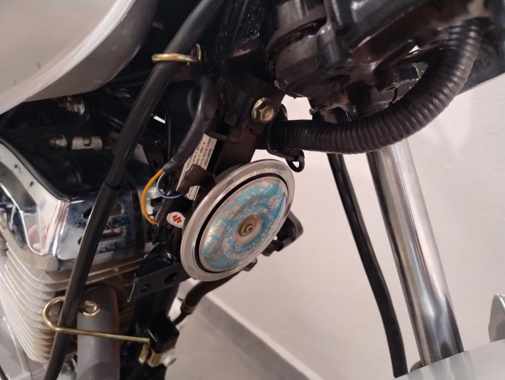 SUZUKI GSR 150 - Foto