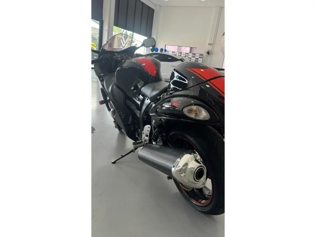 SUZUKI GSX-R 1300 Hayabusa - Foto