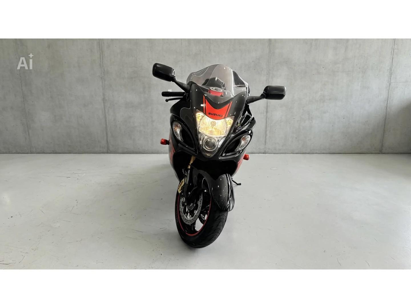 SUZUKI GSX-R 1300 Hayabusa - Foto