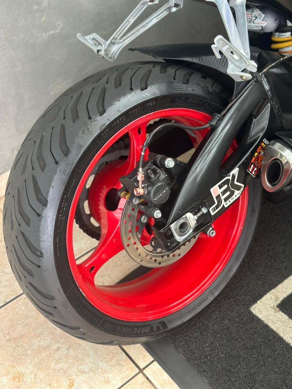 SUZUKI GSX-R 750 Srad - Foto