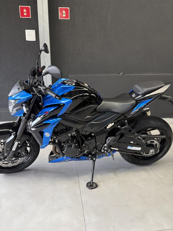 SUZUKI GSX-S 750 - Foto