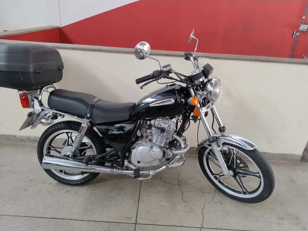 SUZUKI Intruder 125 - Foto