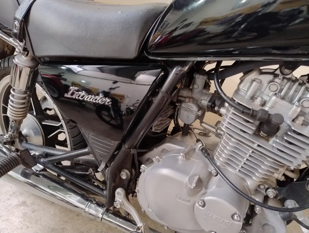 SUZUKI Intruder 125 - Foto