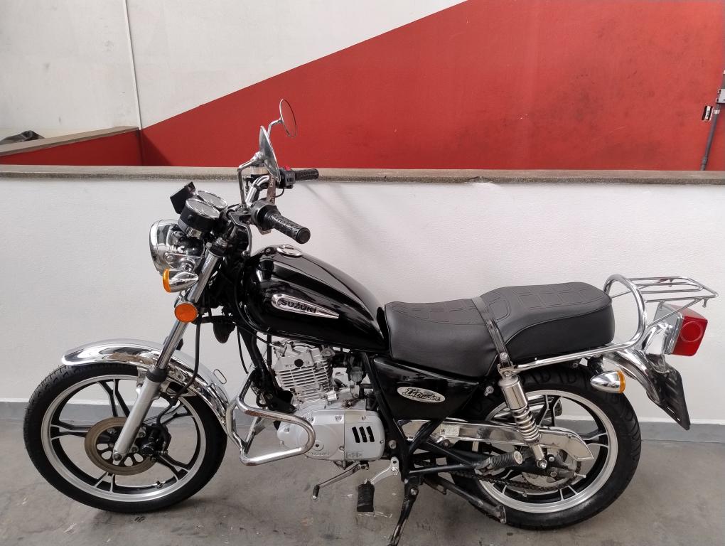 SUZUKI Intruder 125 - Foto