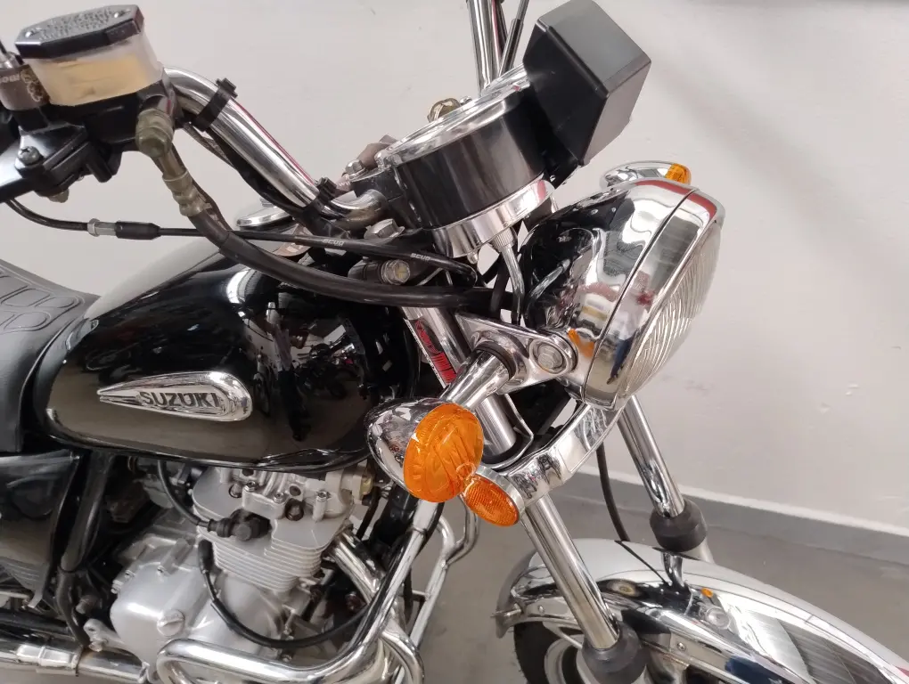 SUZUKI Intruder 125 - Foto