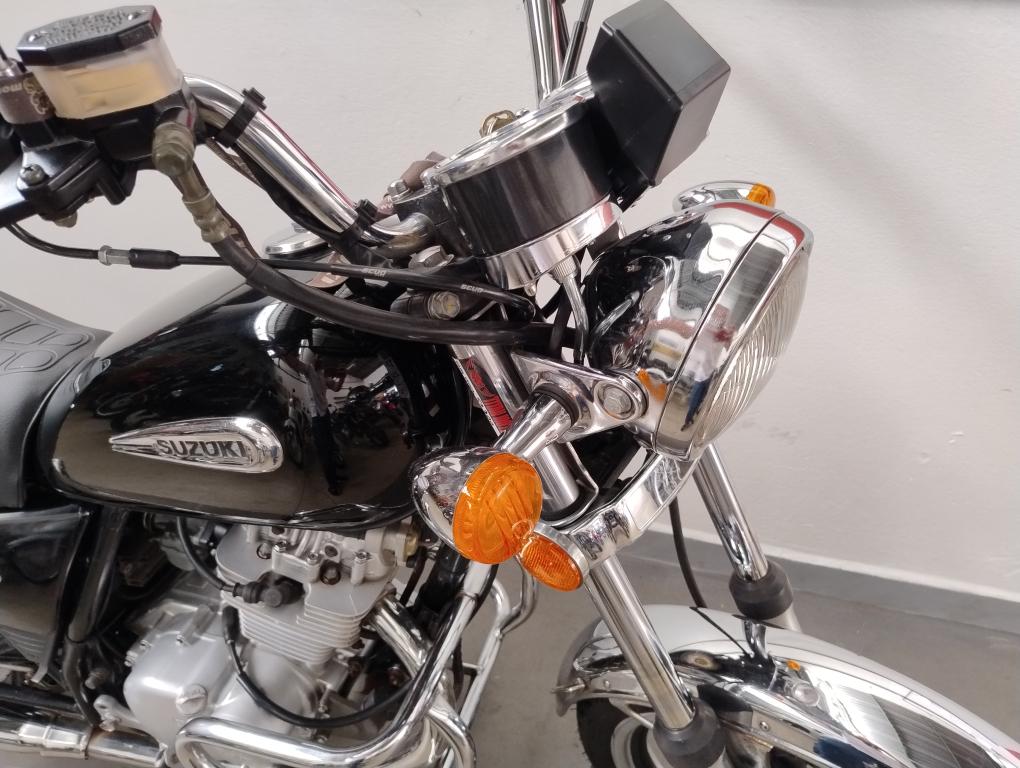 SUZUKI Intruder 125 - Foto