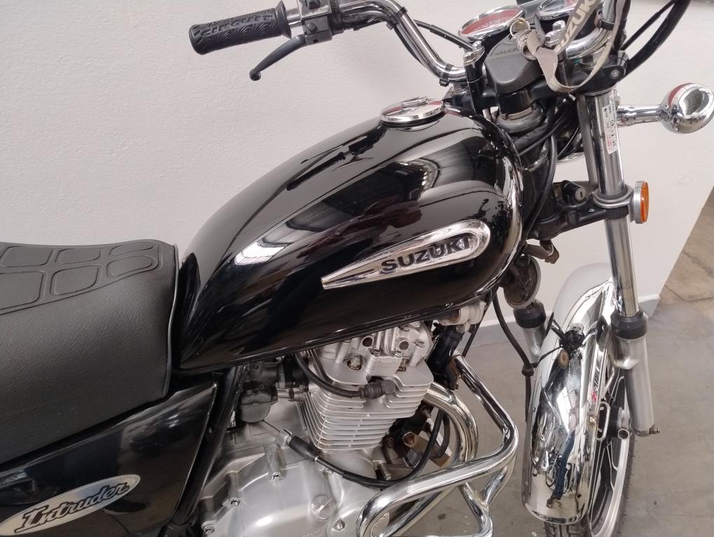 SUZUKI Intruder 125 - Foto
