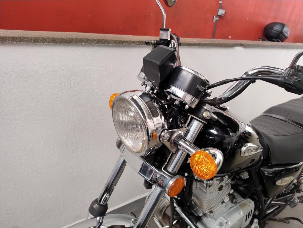 SUZUKI Intruder 125 - Foto