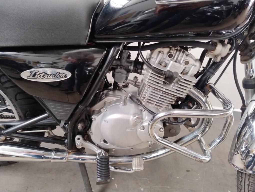 SUZUKI Intruder 125 - Foto