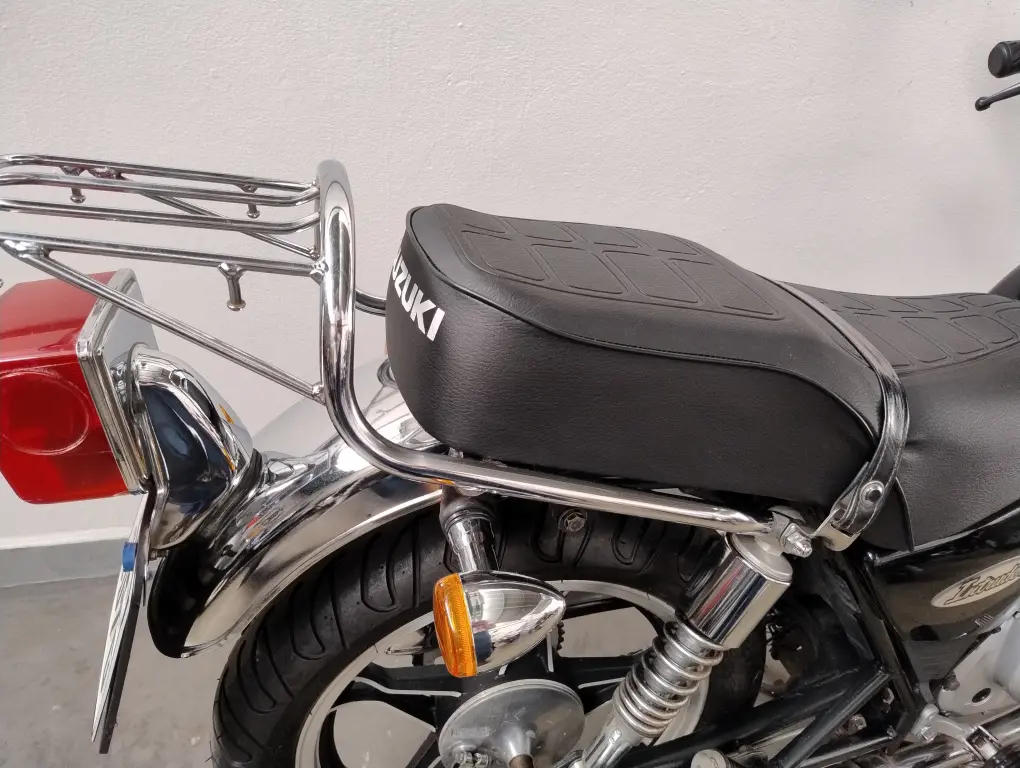 SUZUKI Intruder 125 - Foto