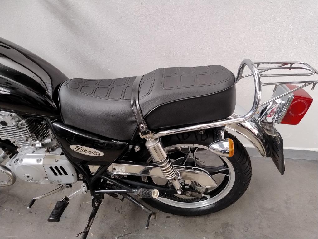 SUZUKI Intruder 125 - Foto