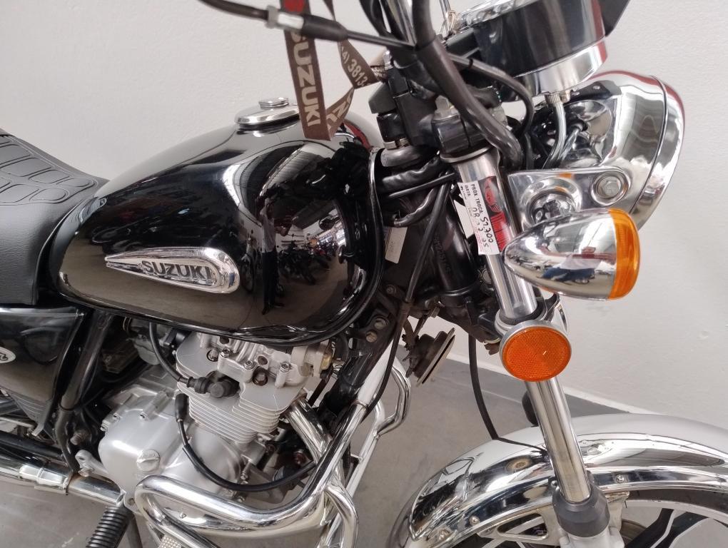 SUZUKI Intruder 125 - Foto