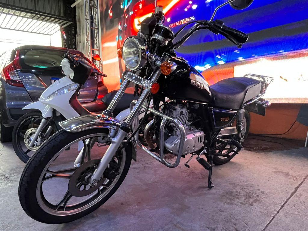 SUZUKI Intruder 125 - Foto
