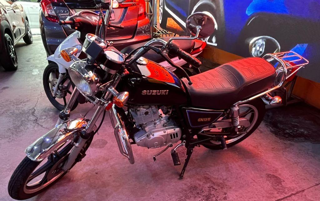 SUZUKI Intruder 125 - Foto