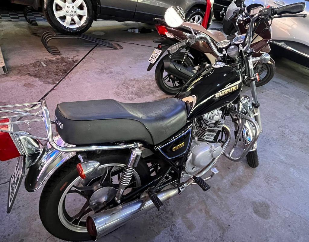 SUZUKI Intruder 125 - Foto