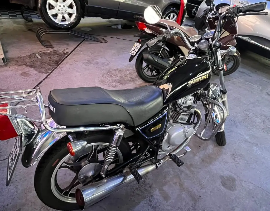 SUZUKI Intruder 125 - Foto