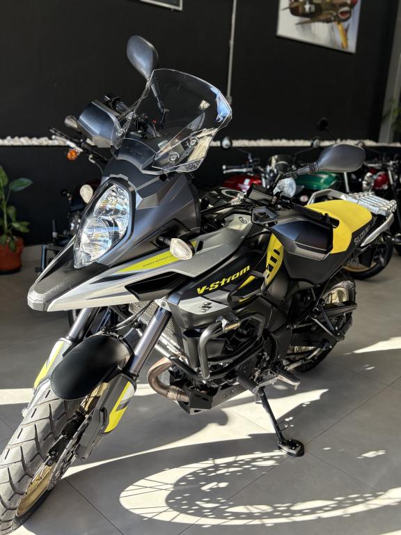 SUZUKI V-Strom DL 1000 XT - Foto