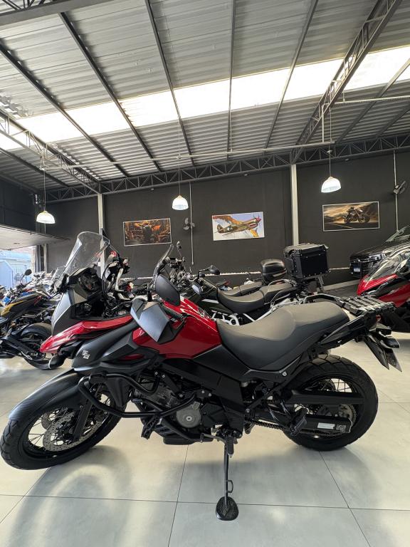 SUZUKI V-Strom DL 650 - Foto