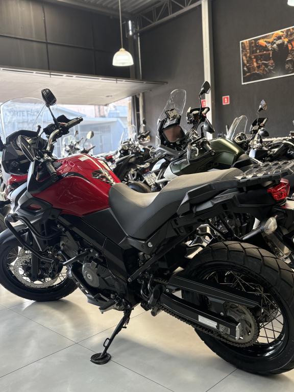 SUZUKI V-Strom DL 650 - Foto